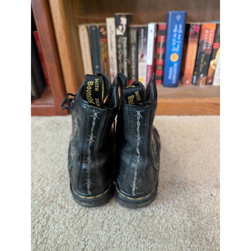 Dr. Martens 1460 Vonda Chain II Embroidered Floral Combat Boots Women's Size 9 - Picture 2 of 6